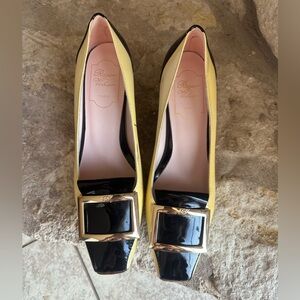ROGER VIVIER butter yellow trumpeter tongue pumps
